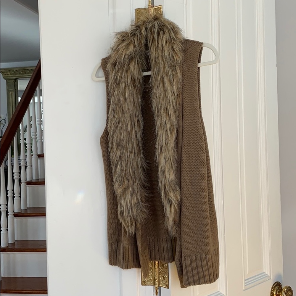 BB Dakota sweater vest with faux fur trim- size XS